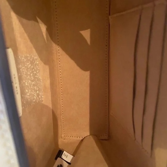 Kate Spade Crossbody Gift Box Bag NWT - Picture 8 of 8